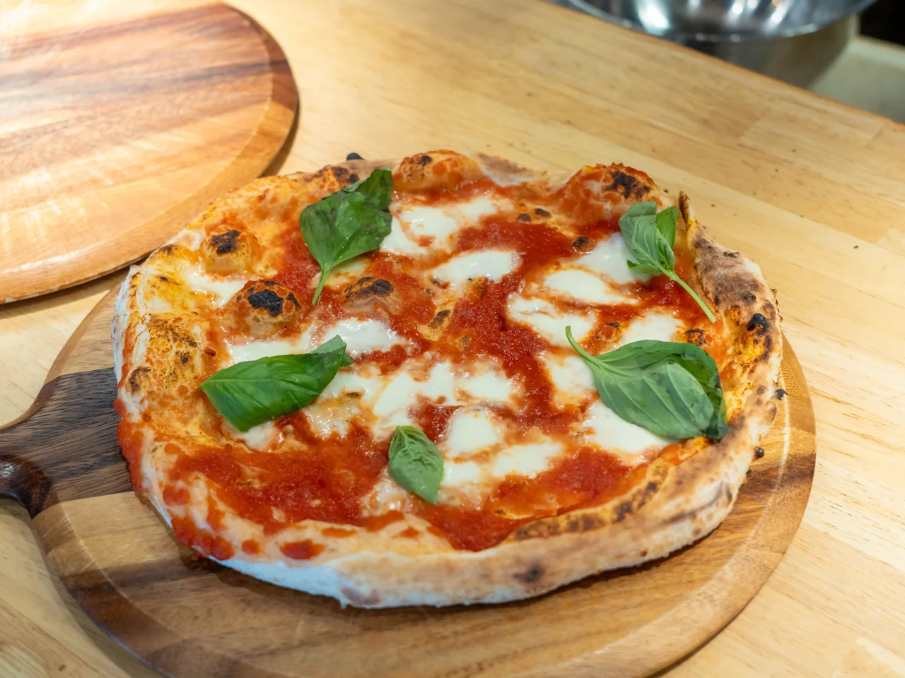 Freshly baked margherita pizza