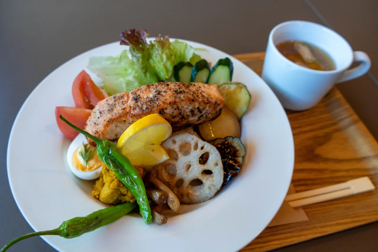 Salmon bowl with a generous selection of vegetables